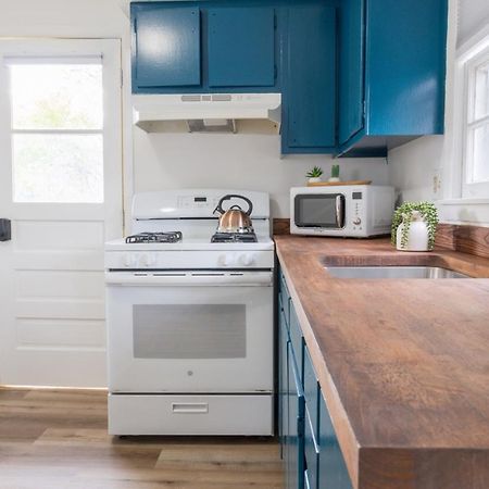 Retro Retreat Renovated 2Br, Desk, No Chore List! Kingston Eksteriør bilde
