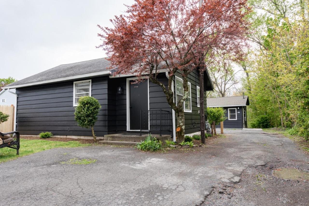 Retro Retreat Renovated 2Br, Desk, No Chore List! Kingston Eksteriør bilde